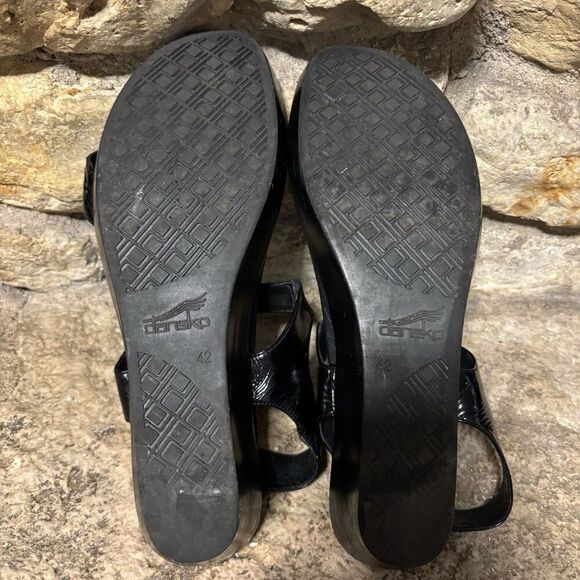 DANSKO Black Patent Leather Elastic Mid High Wedge Sandals W’s 42/10.5-11 - Picture 5 of 5